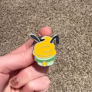 Disney Pluto Cupcake Authentic Disneyland trading pin Yellow and Green Pin